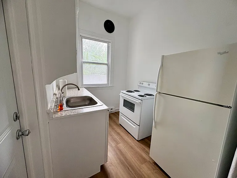 534 W Market Street — Photo 19