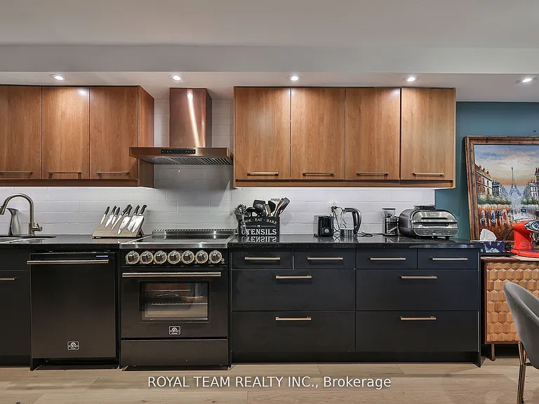 211 N Saint Patrick St S #Penthouse C-10 — Photo 21