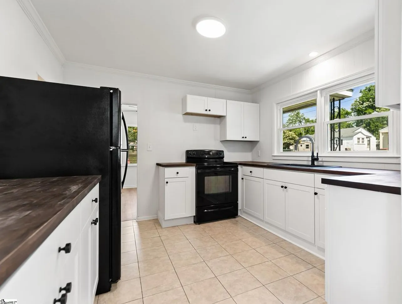 2 bed, 695 sqft, $1,300 — Photo 1