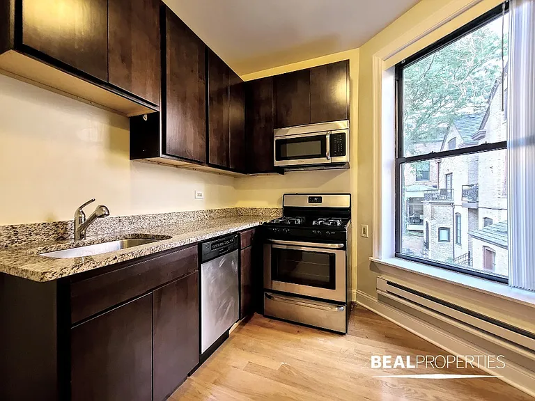 1220 N Dearborn St #A2 — Photo 5