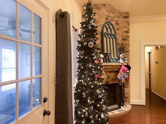 5th image of 1037 Meadowvale Dr