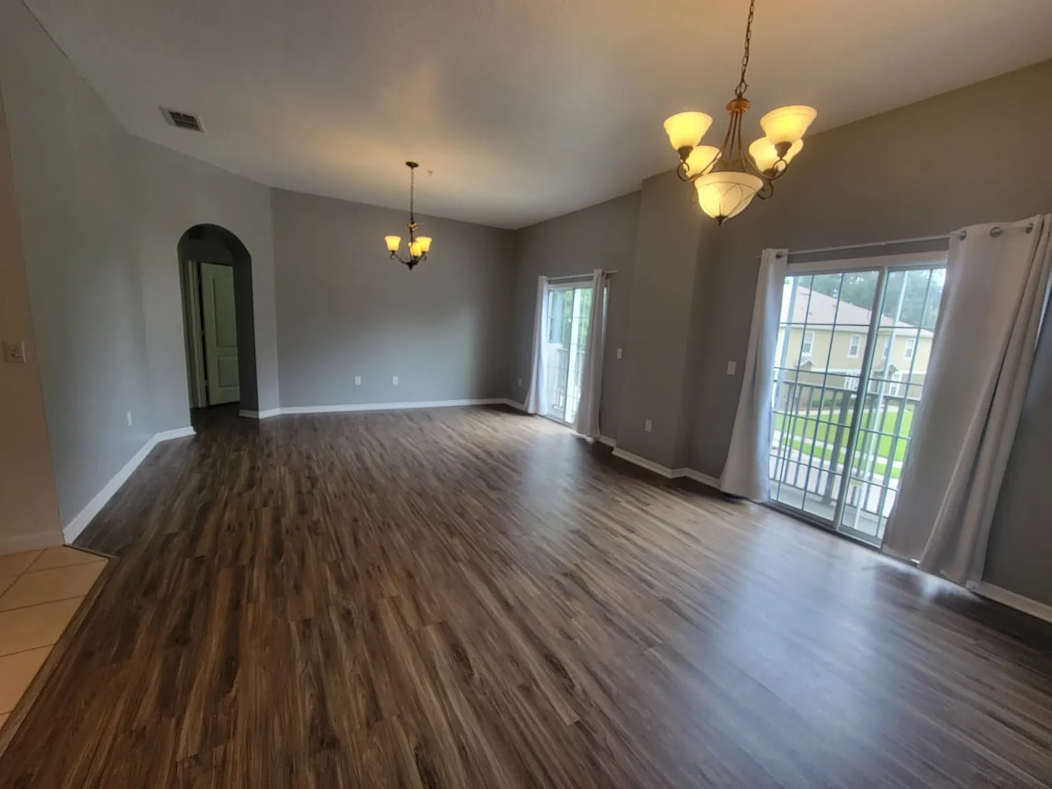 2 bed, 1216 sqft, $1,900 — Photo 2
