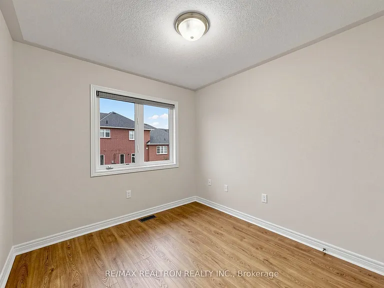 142 Mistywood Cres W — Photo 32