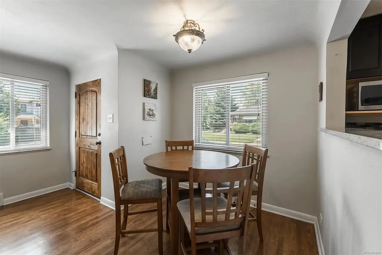 3 bed, 1100 sqft, $3,600 — Photo 2
