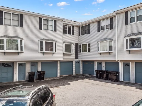 30 Angle St APT 18, Lowell, MA 01851