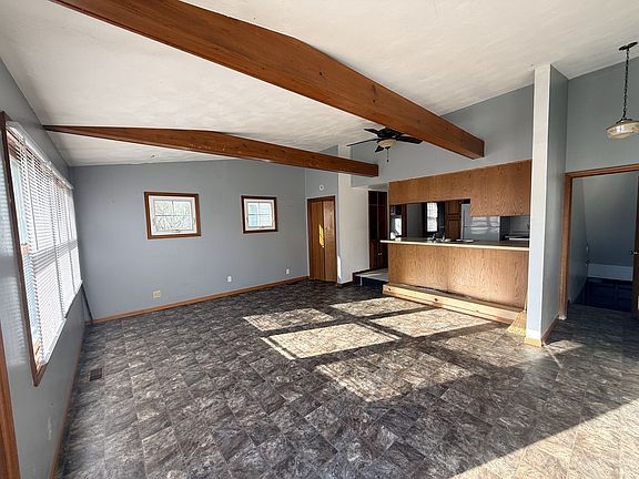 5th image of 617 W Lincolnway Rd