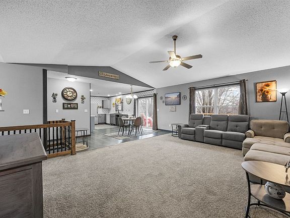 3rd image of 2290 Hillview Dr