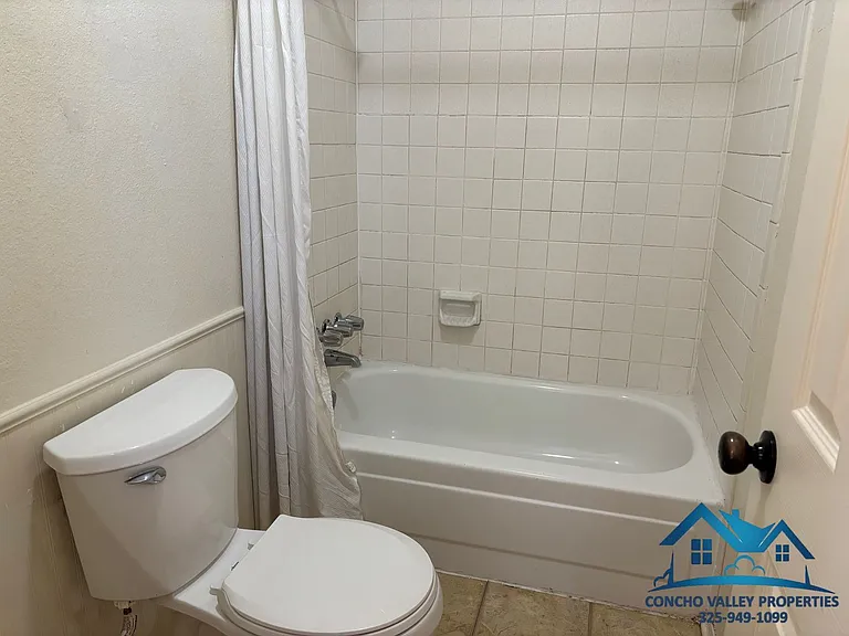 1012 Glenna St — Photo 9