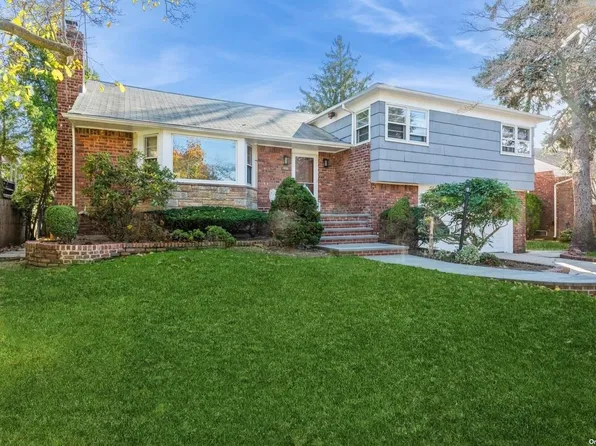 1550 Andrews Lane, East Meadow, NY 11554