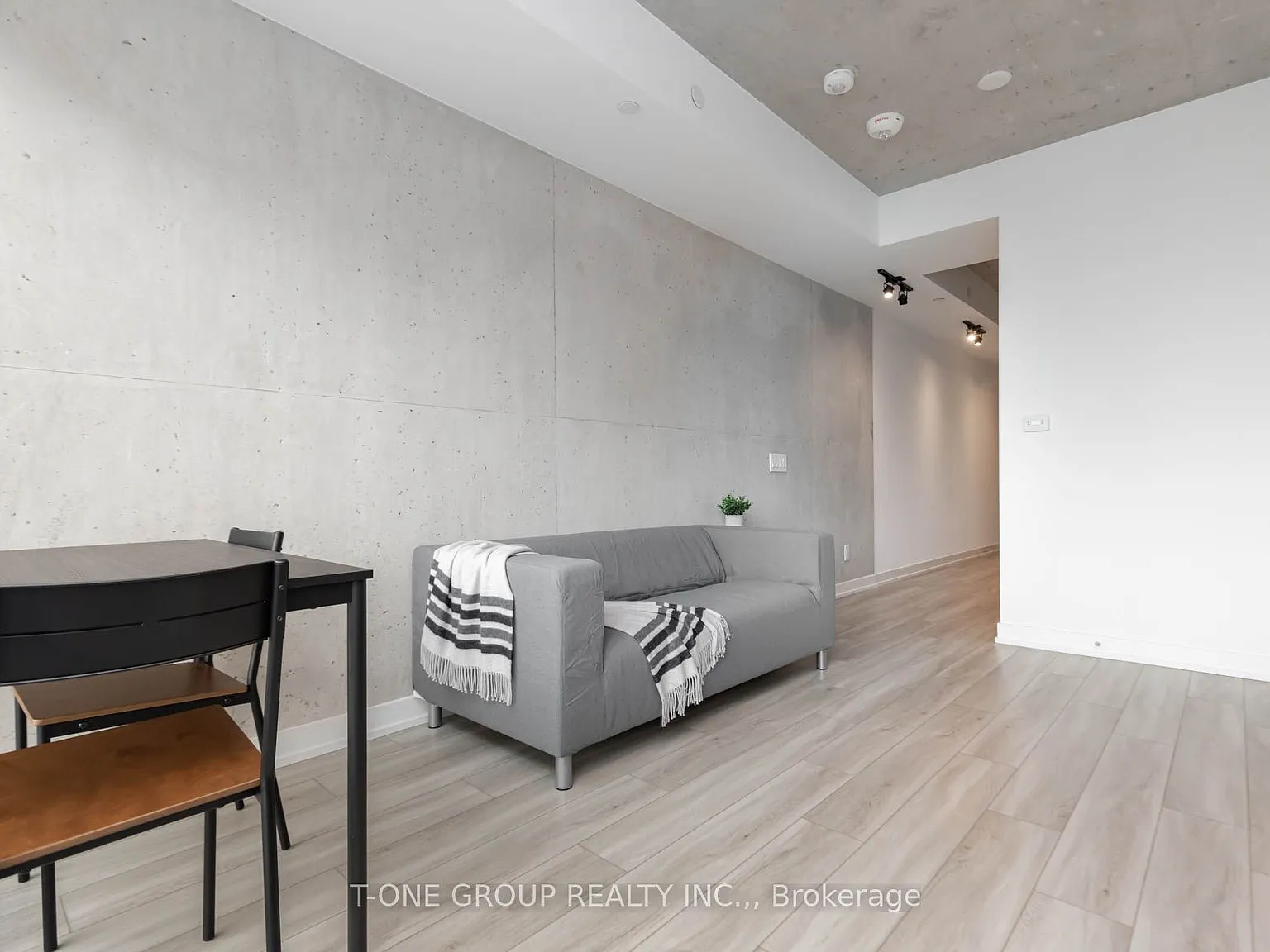 1 bed, $2,200 — Photo 4