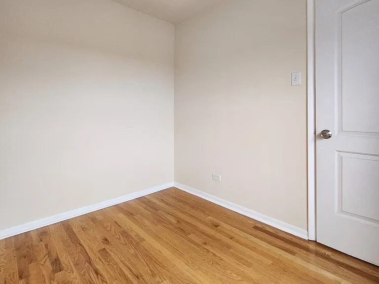 504 W 32nd St #3F — Photo 7