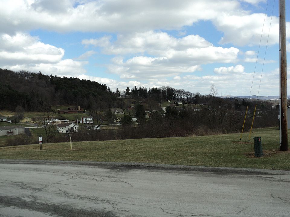 2nd image of 109 Crystal Dr
