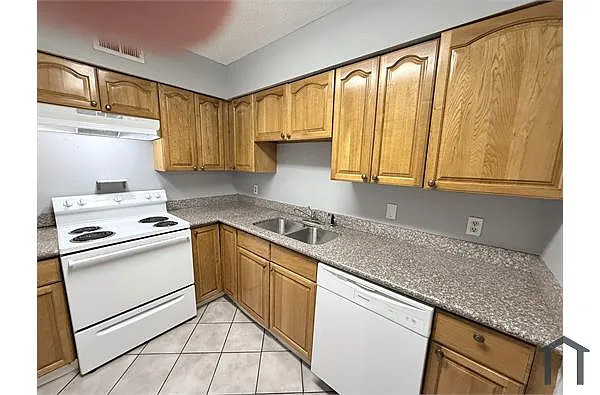Building Photo - 1652 Alexander Ct #B