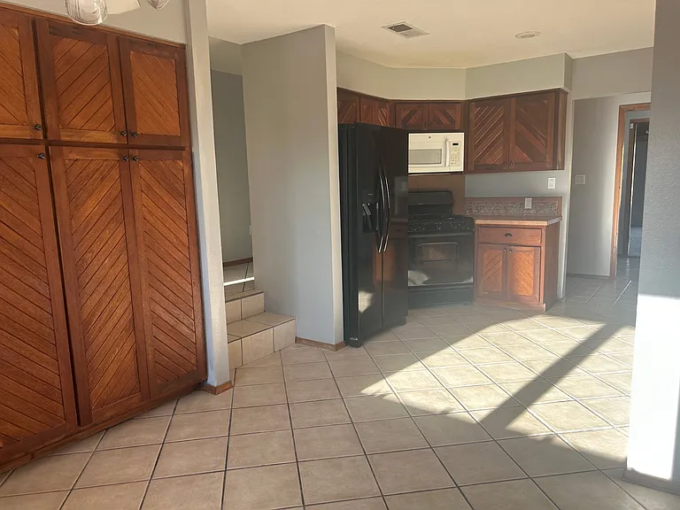 Kitchen(Fridge/Micro/Gas stove)
