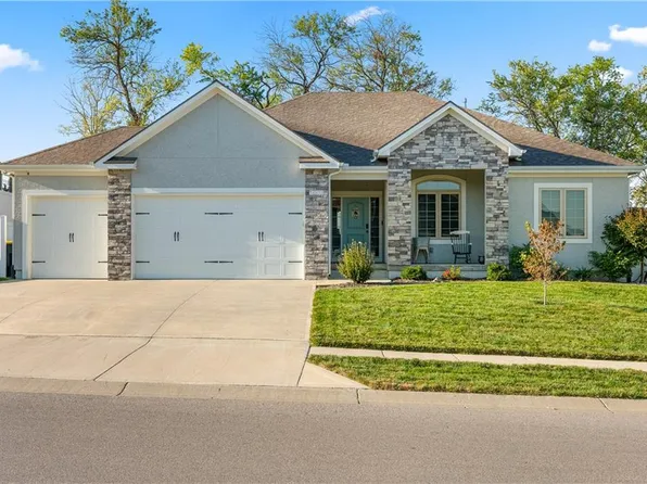 1003 NW Woodbury Dr, Grain Valley, MO 64029