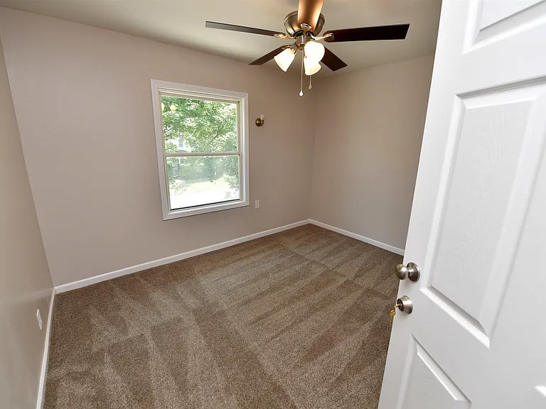 1027 N University St — Photo 32