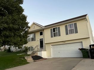 15835 Cottonwood St, Omaha, NE 68136
