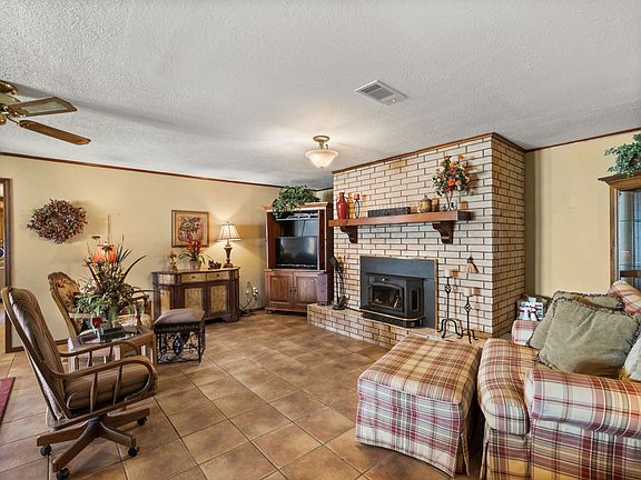 4th image of 902 Pitt Rd