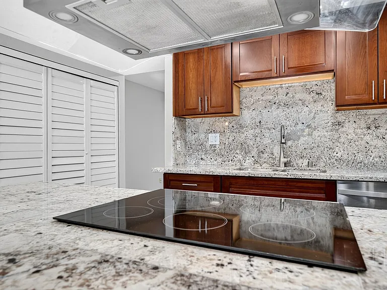 1935 Olmo Way — Photo 14