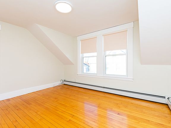 5th image of 22 Adams Ave