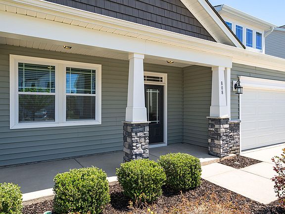 3rd image of 808 Briar Gate Dr
