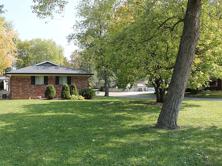 1702 E Northgate St — Photo 12