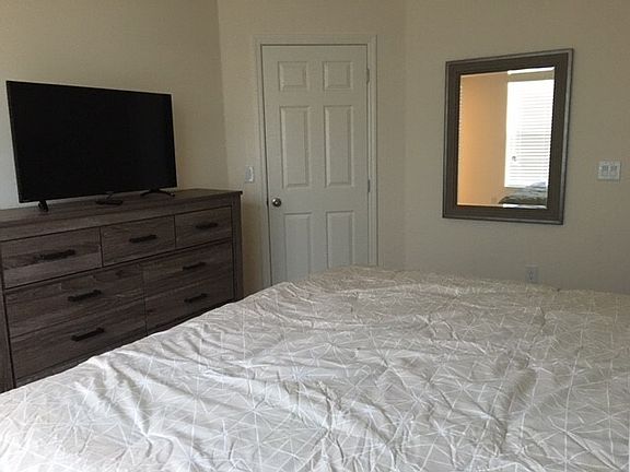 4th image of 1438 Chelsea Dr #1