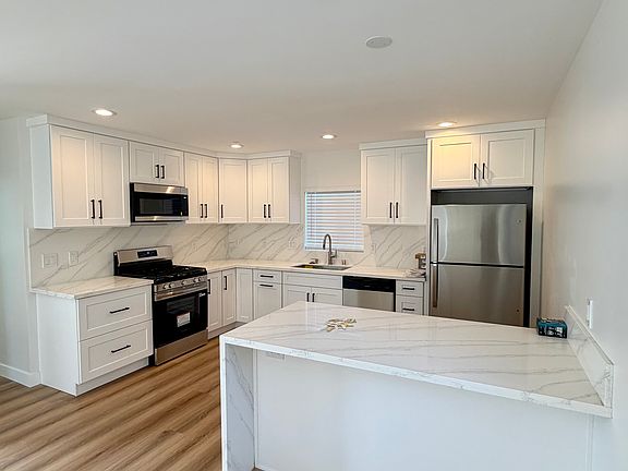 4th image of 1012 N Hanover Pl #B