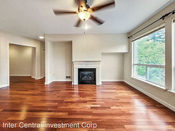 4th image of 925 110th Ave SE #309