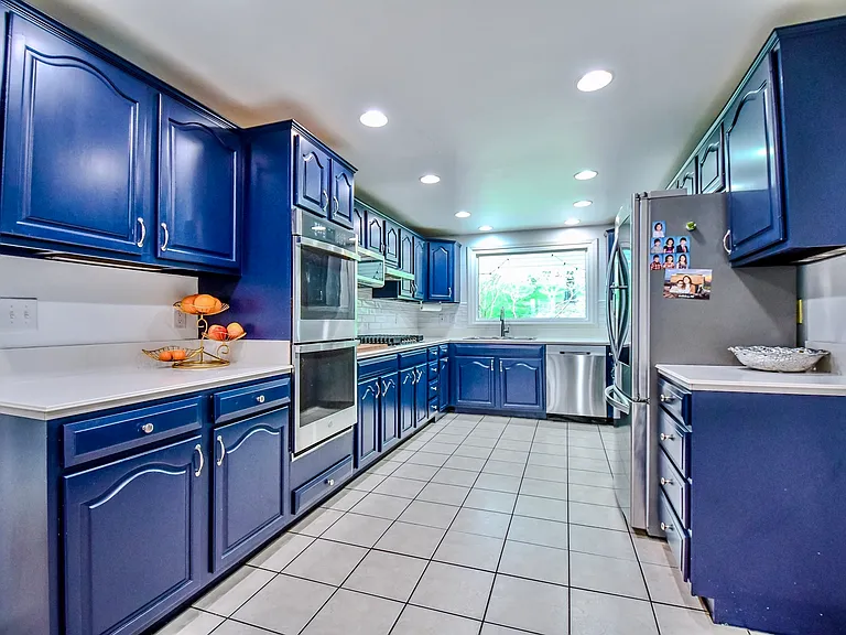 1500 Devereux Dr — Photo 5