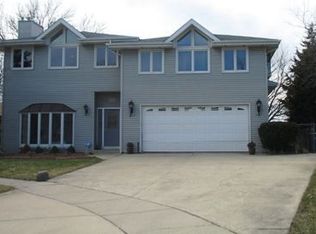 833 Plentywood Ln, Bensenville, IL 60106