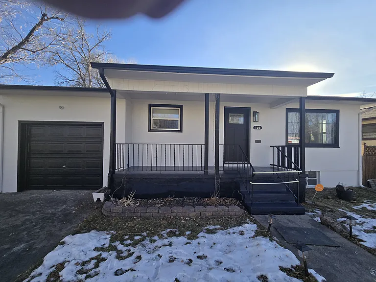 109 E Caramillo St — Photo 1