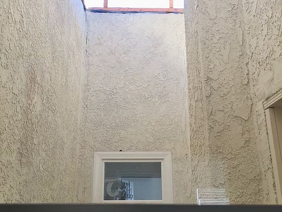 5th image of 2914 3/4 W Vernon Ave