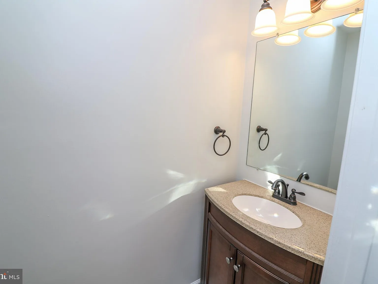 3 bed, 2.5 bath, 1717 sqft, $3,000 — Photo 4