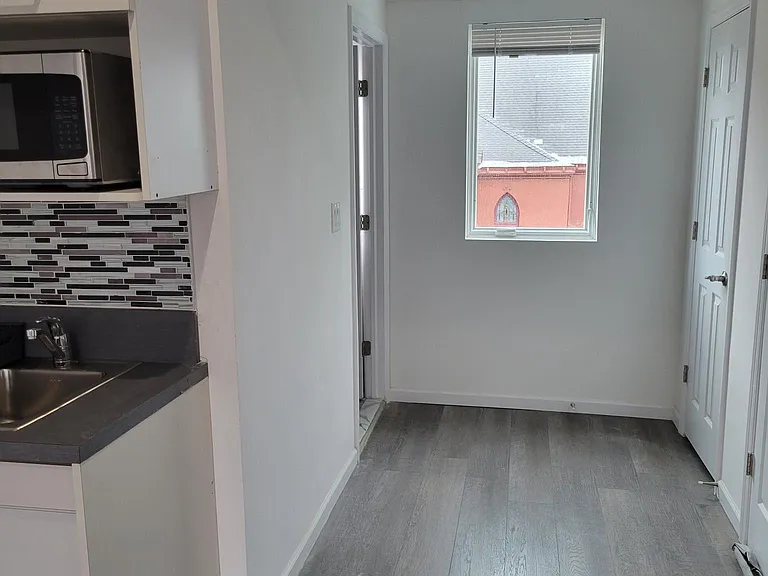 111 S 9th Ave — Photo 3
