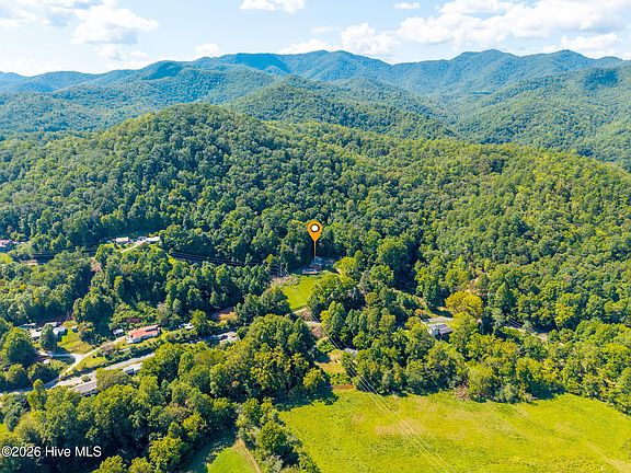 3rd image of 505 Hyatt Creek Road