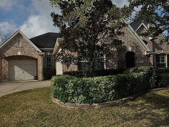 Lots of curb appeal!