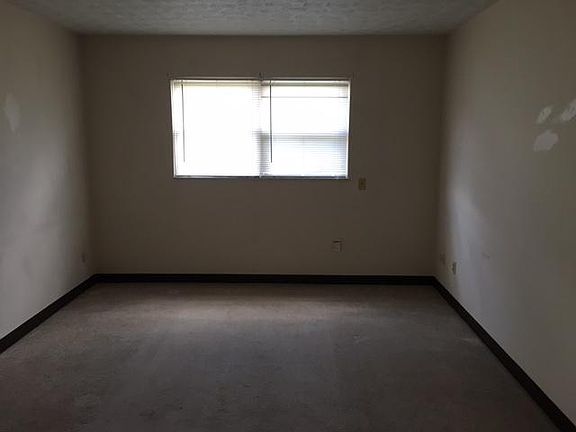 3rd image of 1040 Patricia Dr APT 2