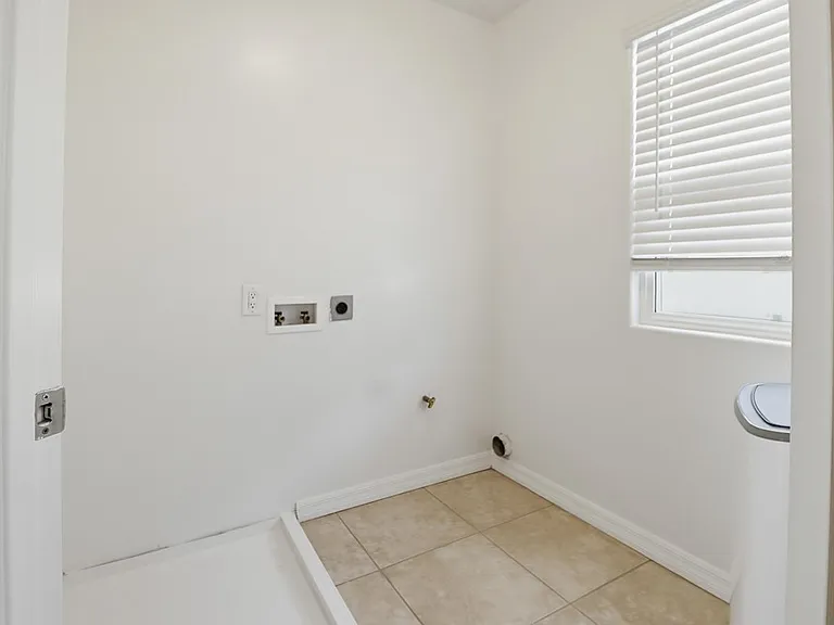1774 Elm Ave — Photo 36