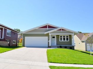 2124 Sugar Creek Dr NW, Cedar Rapids, IA 52405