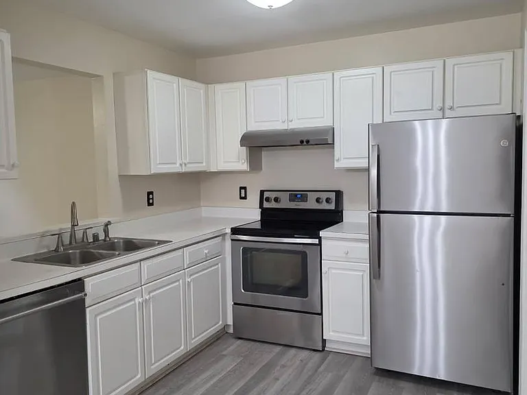 24 Woodcrest Ct — Photo 4
