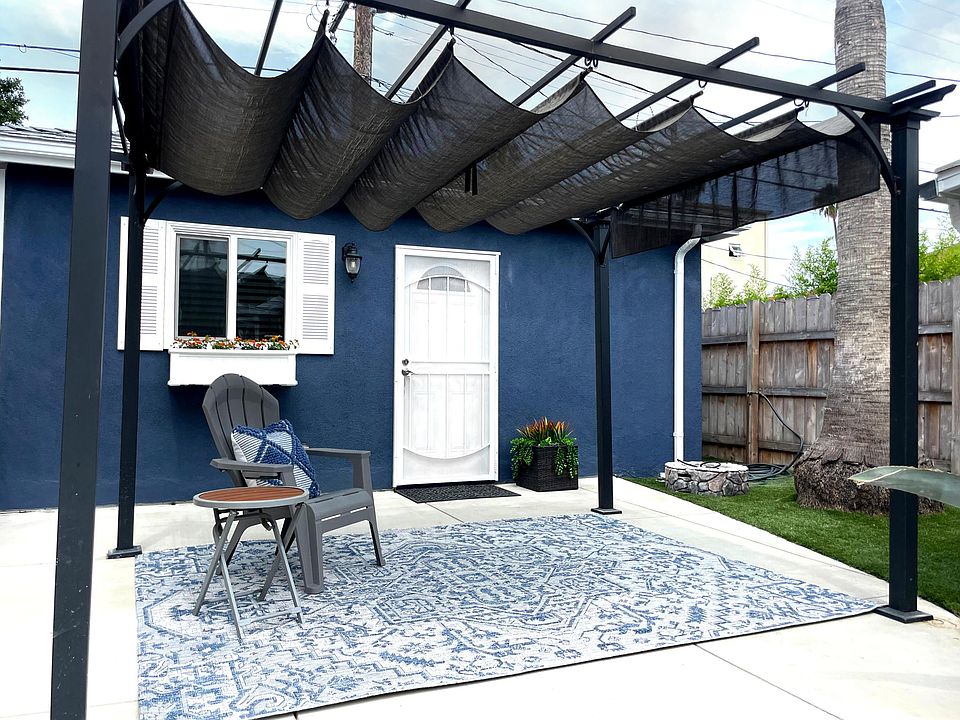 Front Entrance w/ Patio area