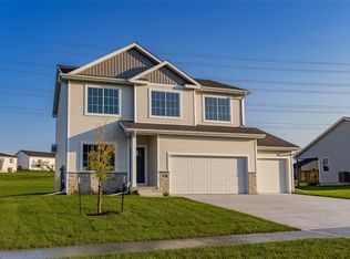 16508 Ironwood Ln, Urbandale, IA 50323