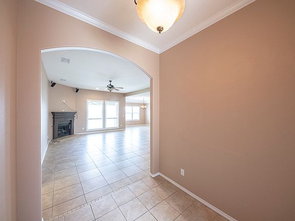 4th image of 5717 San Saba Ave