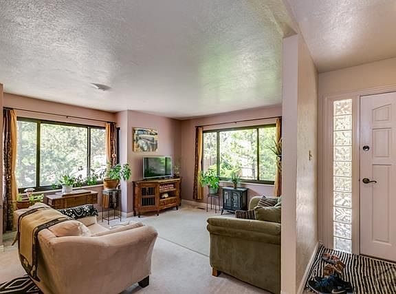 3rd image of 2 Villa Dr #2