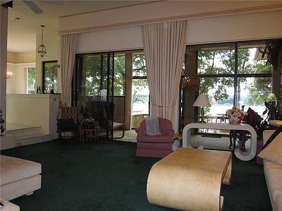 5th image of 284 N Bay Dr