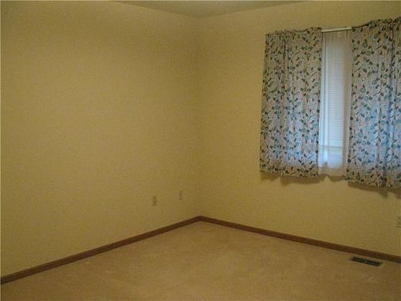 5th image of 515 Woodpointe Dr