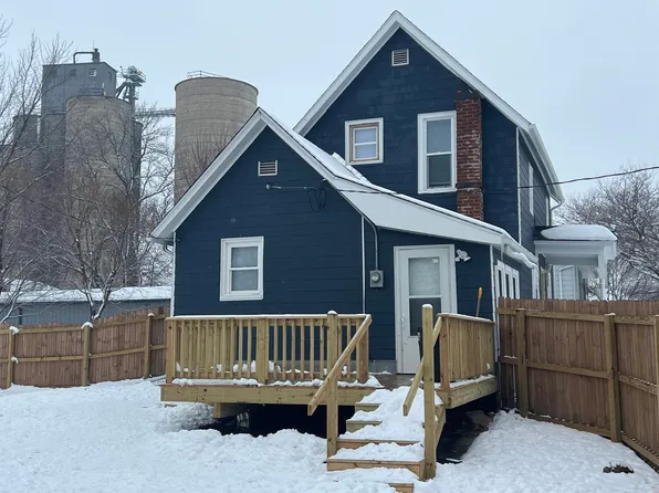 234 E Monroe St, Winthrop, IA 50682