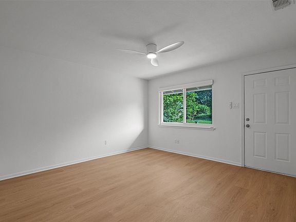 5th image of 307 Sheffield Dr