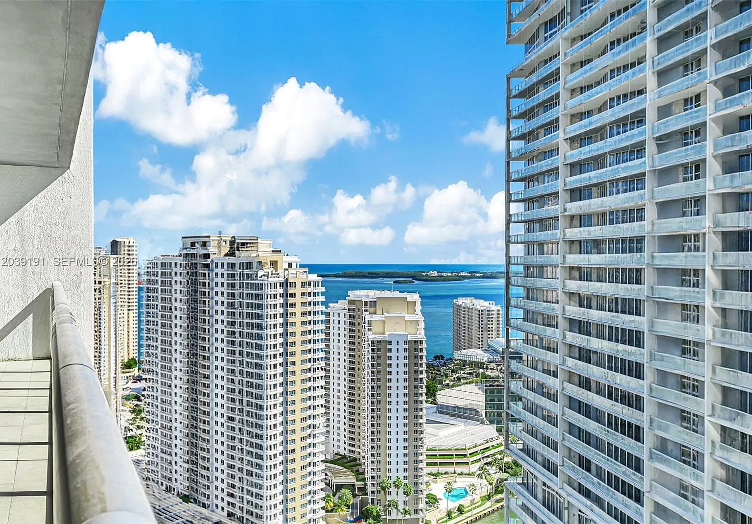 Iconbrickell Condo No 1 — Photo 1